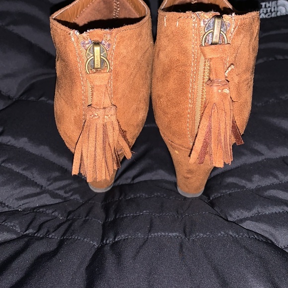 Chinese Laundry Tan Zip Up Bootie With Fringe Tassel - Picture 5 of 8